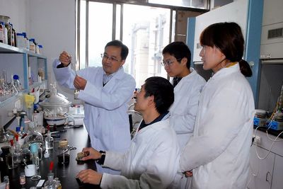 材料科學之光 馮小明院士榮獲何梁何利基金科學與技術進步獎